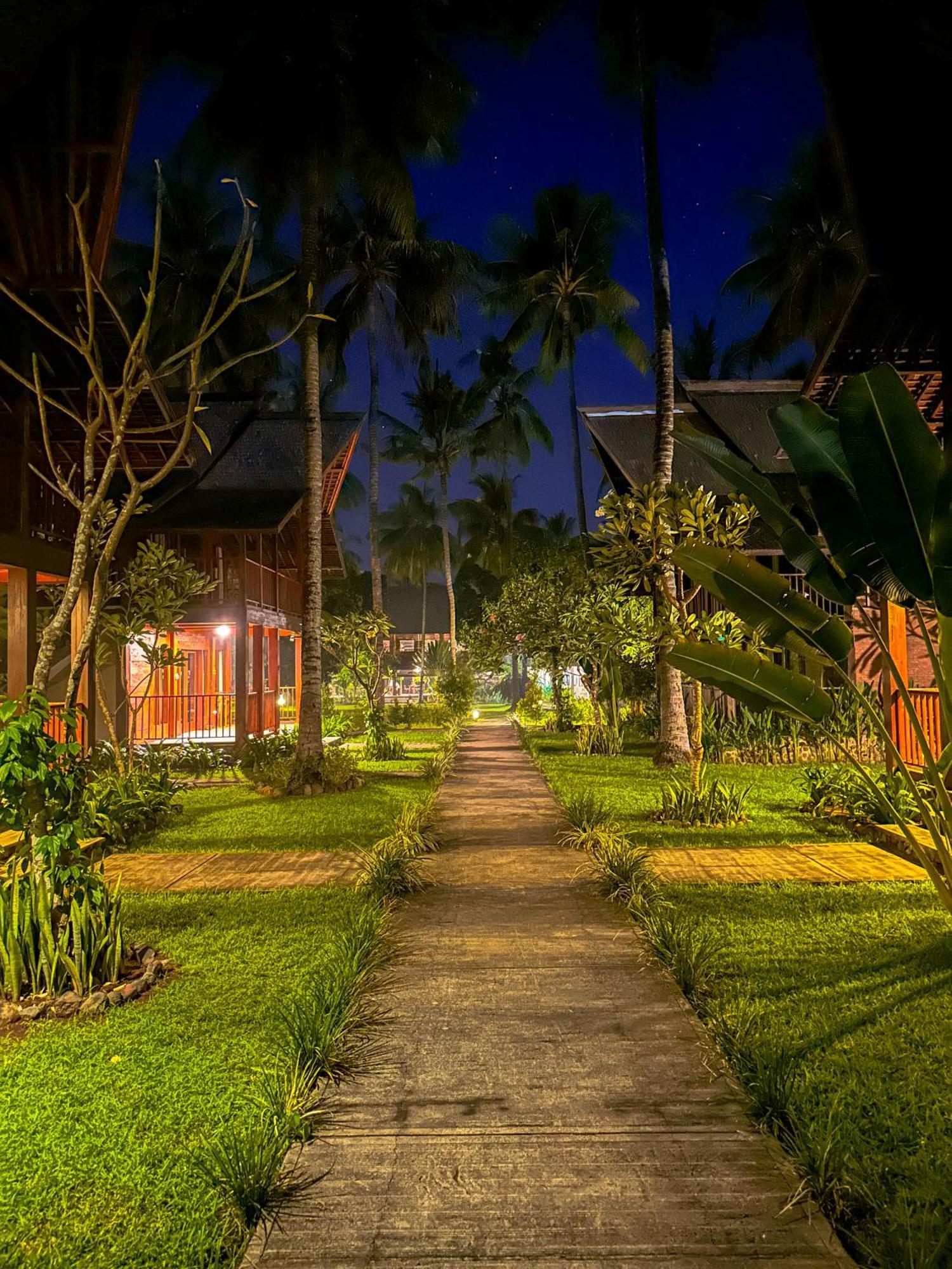The Kirana Tembok Hotel Tejakula Exterior photo